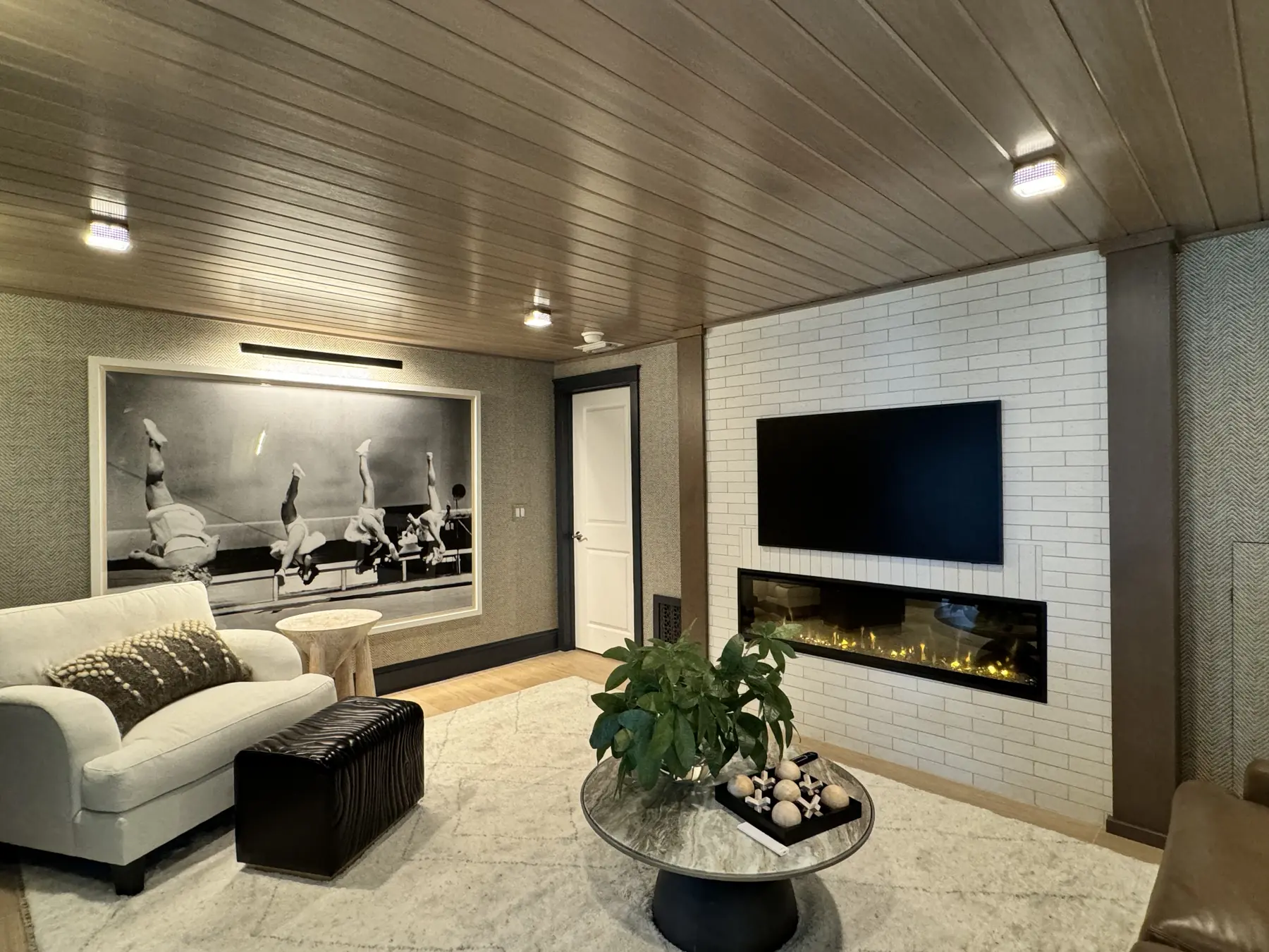 Red Grandis Weathered Grey ceiling in an Orlando living room
